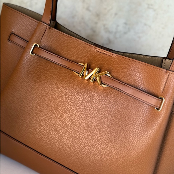 Michael Kors Reed Large Belted Shoulder Tote Bag Luggage - Picture 10 of 10